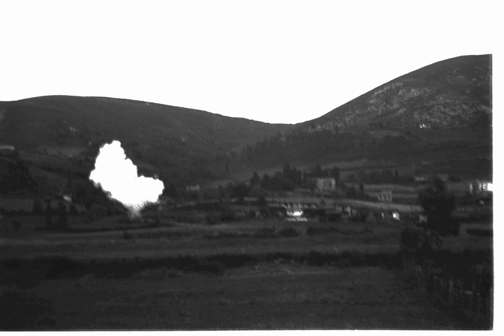 foto del humo procedente de un bombardeo en la zona del Naranco