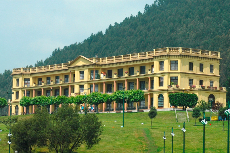 foto del edificio del antiguo Sanatorio Covadonga