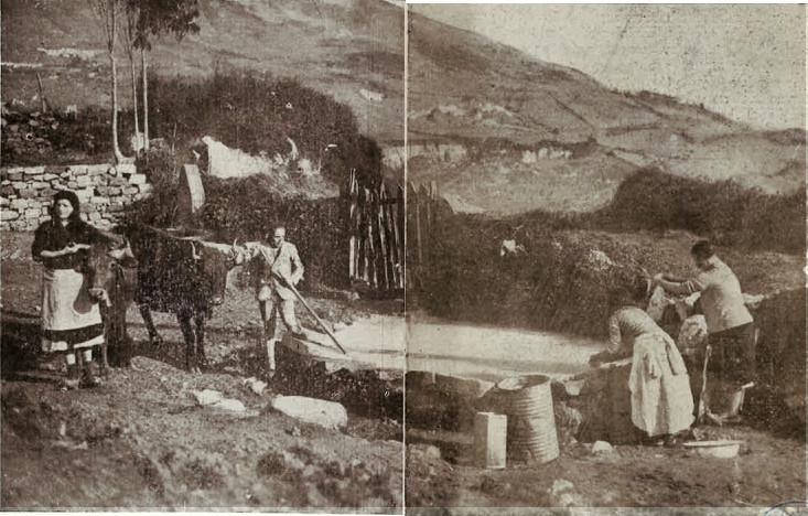 Foto de un lavadero en el Naranco. De espaldas hay 2 mujeres lavando. De frente hay un hombre y una mujer sujetando a dos vacas por los cuernos.